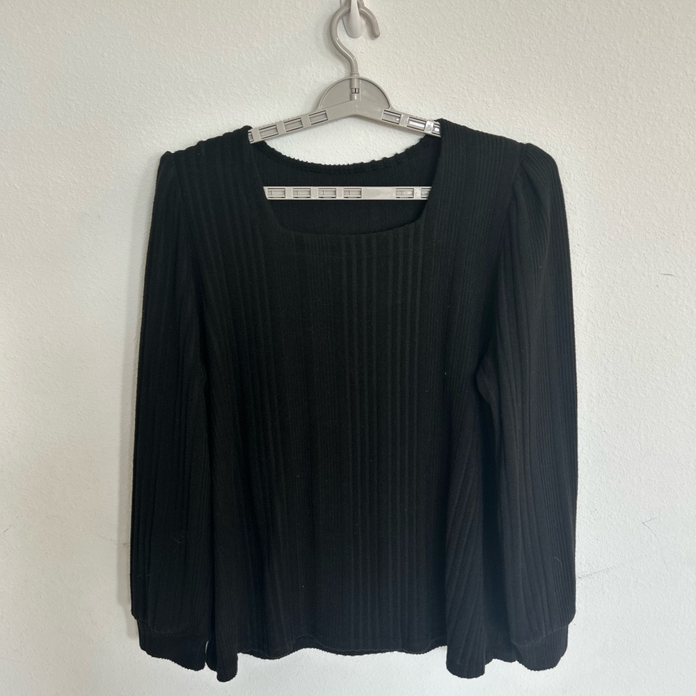 Women’s Black Squared Neck Long Sleeve Sweater

Size 2X